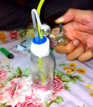 Bình đập đá tự chế. Ảnh: Blog.yume.vn.