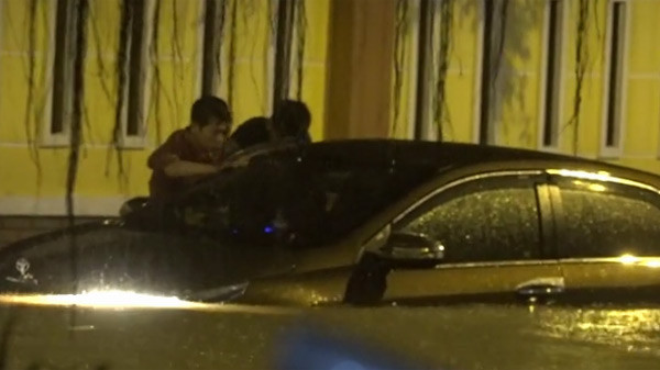 Video 'hot' nhất tuần: Khách đánh nhân viên hàng không nhập viện ảnh 4