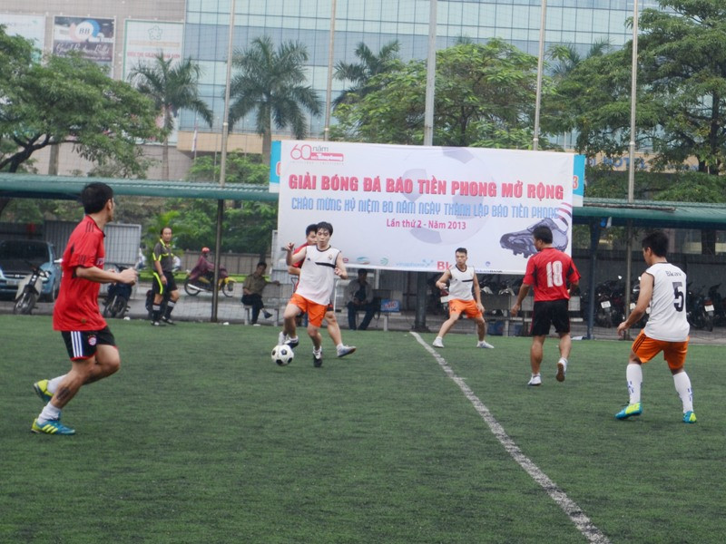 Những pha tranh bóng gay cấn