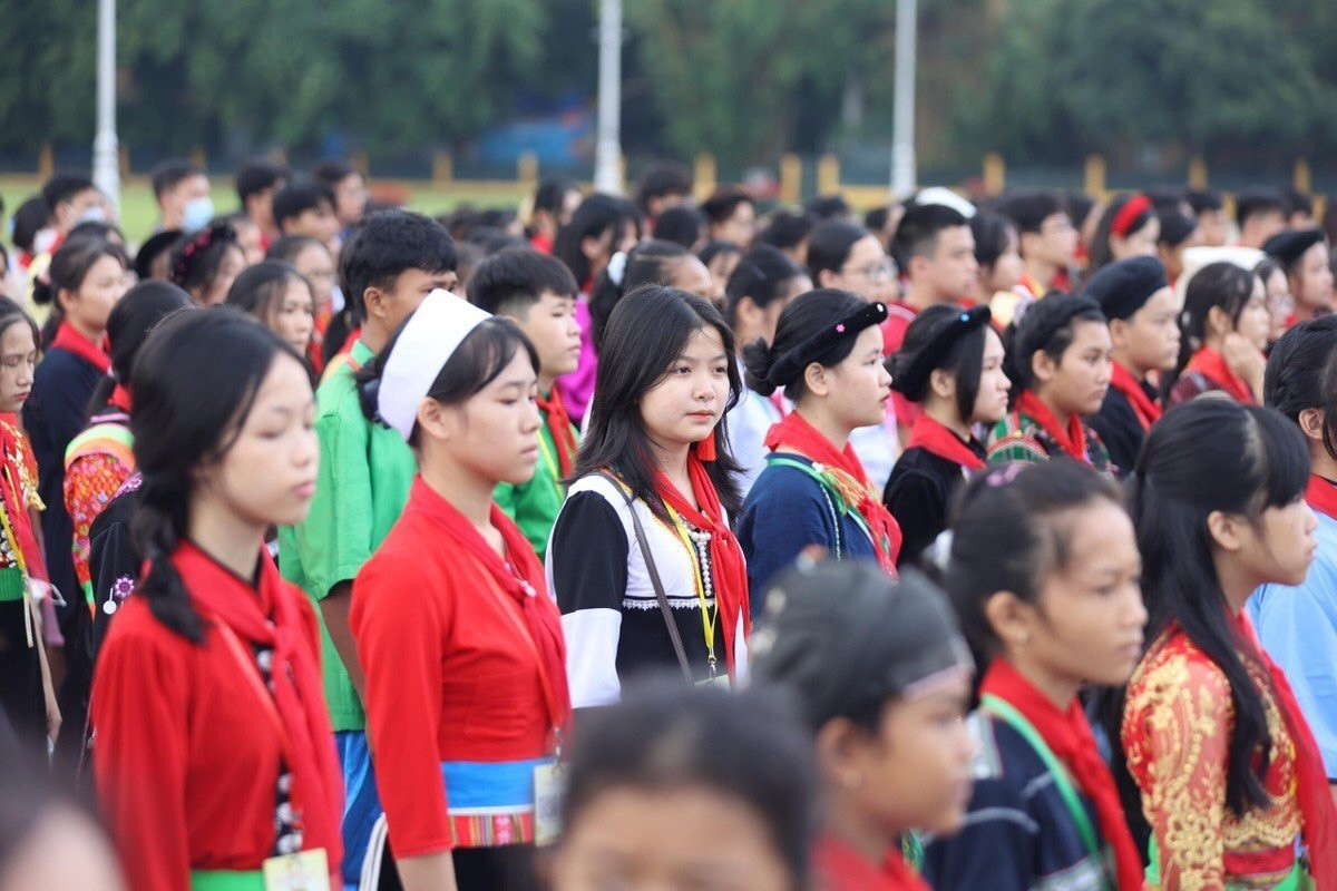 Phiên họp dự kiến thảo luận hai nội dung chính là bảo vệ trẻ em tương tác lành mạnh, sáng tạo trên môi trường mạng; phòng chống tai nạn thương tích, bạo lực, xâm hại trẻ em. Trong ảnh thiếu nhi đại diện cho 54 dân tộc anh em tham gia Liên hoan thiếu nhi tiêu biểu các dân tộc toàn quốc lần IV, năm 2022, đã làm lễ báo công và vào Lăng viếng Chủ tịch Hồ Chí Minh.