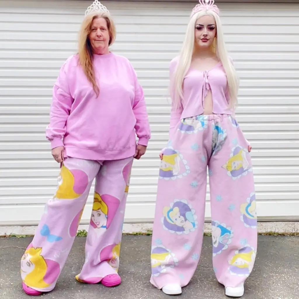 Katie Loveday và mẹ Katie Loveday và mẹ