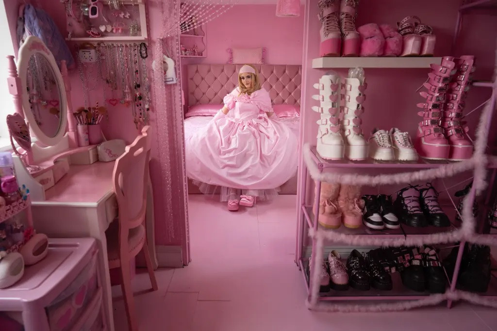 Nội thất căn nhà bao phủ bởi màu hồng Nội thất căn nhà bao phủ bởi màu hồng