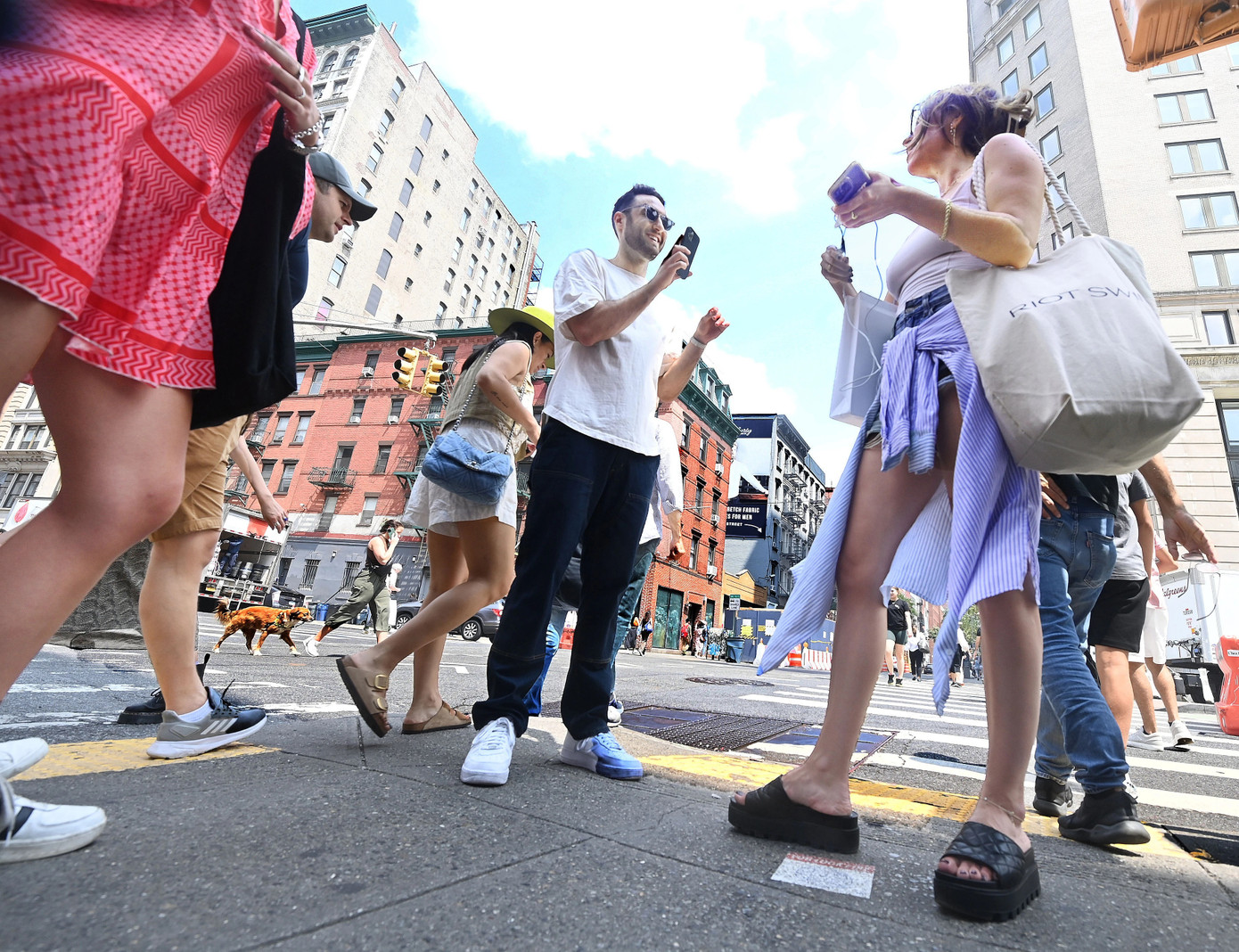 Zharnitsky đã tiếp xúc với người ở đa dạng ngành nghề, từ nhân viên chuyển phát nhanh đến ngôi sao nổi tiếng. Ảnh: Helayne Seidman.