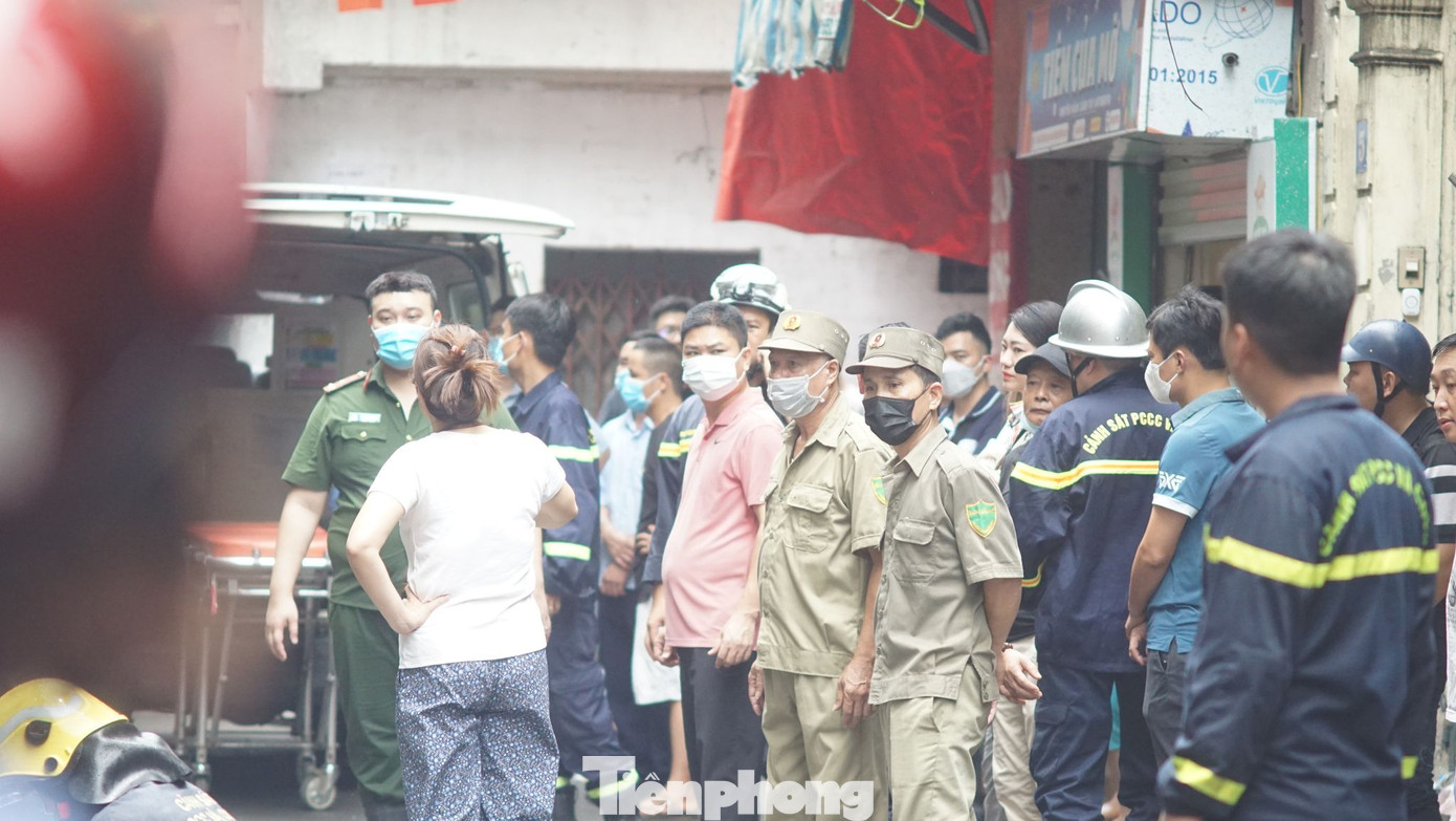 Xe cứu thương tại hiện trường. Ảnh: Thanh Hà Xe cứu thương tại hiện trường. Ảnh: Thanh Hà