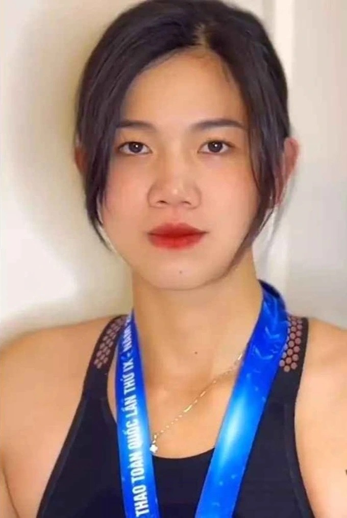 Thậm chí, thời điểm gần đây, Ánh Viên phải đính chính về một tin đồn về mình. Cô hóm hỉnh cho hay: "Bữa giờ trên TikTok, mọi người đồn nhiều là Viên đi sửa mũi. Viên xin đính chính Viên không có sửa nha. Mũi thật, mũi hơi bị to" (Ảnh: Chụp màn hình). Thậm chí, thời điểm gần đây, Ánh Viên phải đính chính về một tin đồn về mình. Cô hóm hỉnh cho hay: "Bữa giờ trên TikTok, mọi người đồn nhiều là Viên đi sửa mũi. Viên xin đính chính Viên không có sửa nha. Mũi thật, mũi hơi bị to" (Ảnh: Chụp màn hình).