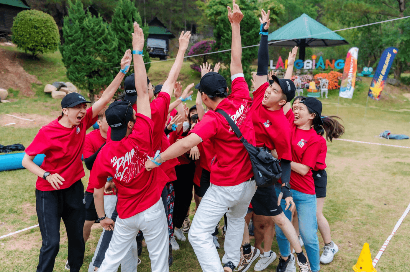 team building ảnh 3 Nhiều yếu tố cần được “cân đo đong đếm” khi thiết kế một chương trình team building cho doanh nghiệp nhằm đem lại sự hào hứng cho nhân viên. Ảnh minh họa: VietWin - Teambuilding, Event.