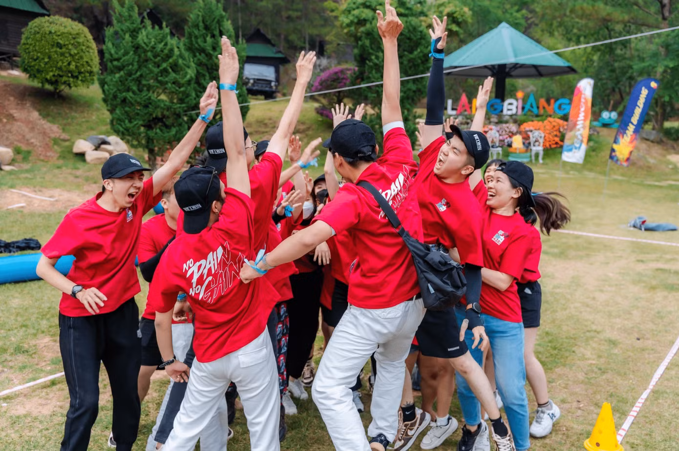 Nhiều yếu tố cần được “cân đo đong đếm” khi thiết kế một chương trình team building cho doanh nghiệp nhằm đem lại sự hào hứng cho nhân viên. Ảnh minh họa: VietWin - Teambuilding, Event.