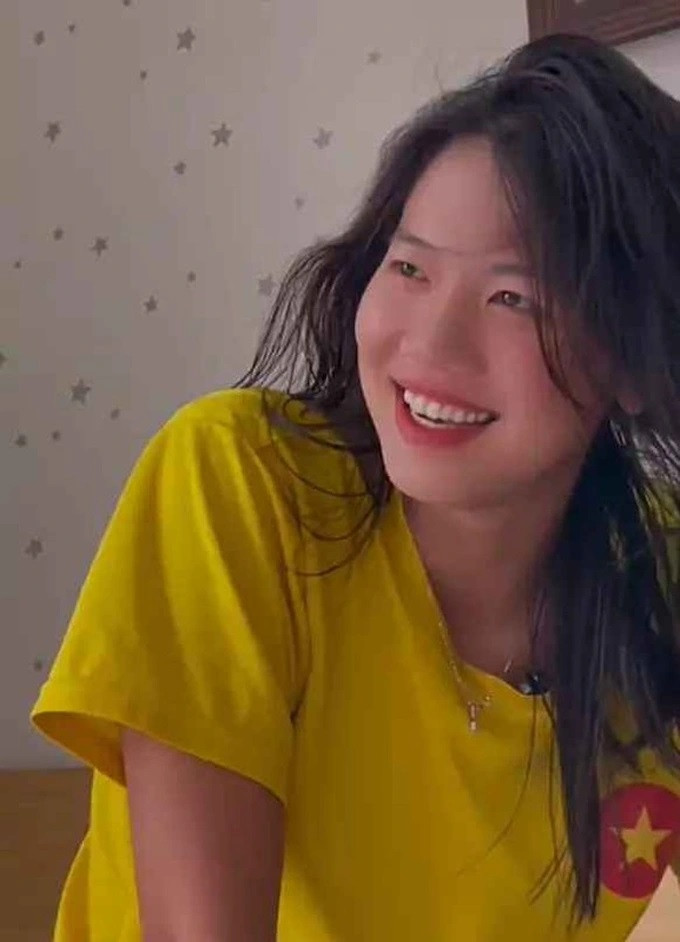 Hiện tại, Ánh Viên vừa giữ vai trò huấn luyện viên bơi lội, vừa là sinh viên Đại học Thể dục thể thao TPHCM. Cựu VĐV giành được giải nhất tại "Hội nghị sinh viên nghiên cứu khoa học toàn quốc" về lĩnh vực thể dục thể thao vào năm nay (Ảnh: Chụp màn hình). Hiện tại, Ánh Viên vừa giữ vai trò huấn luyện viên bơi lội, vừa là sinh viên Đại học Thể dục thể thao TPHCM. Cựu VĐV giành được giải nhất tại "Hội nghị sinh viên nghiên cứu khoa học toàn quốc" về lĩnh vực thể dục thể thao vào năm nay (Ảnh: Chụp màn hình).