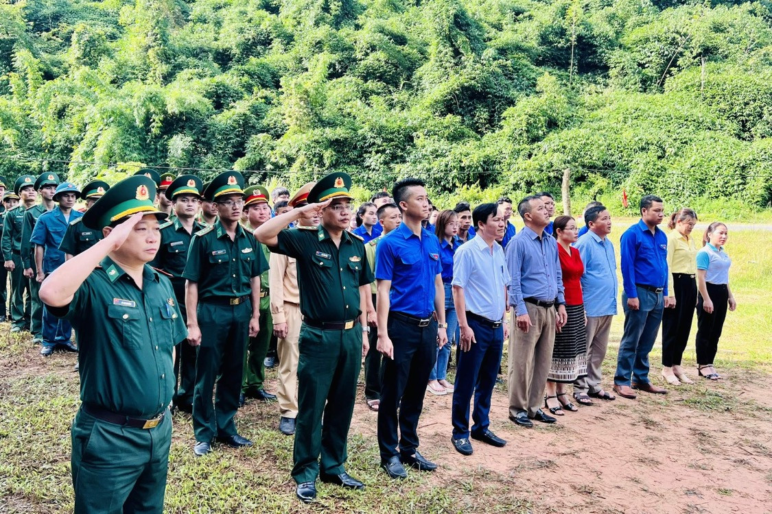 Đồn Biên phòng Thông Thụ đóng quân trên địa bàn xã Thông Thụ, được Bộ Chỉ huy Bộ đội Biên phòng tỉnh Nghệ An giao quản lý 8 bản với trên 1.152 hộ và gần 5.088 nhân khẩu, chủ yếu là đồng bào dân tộc Thái. Đây là một trong những xã khó khăn nhất của huyện biên giới Quế Phong với 424 hộ nghèo, 291 hộ cận nghèo.