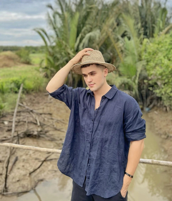 Chàng trai Mỹ trong chuyến du lịch Long An vào tháng 8/2022 (Ảnh: NVCC). Chàng trai Mỹ trong chuyến du lịch Long An vào tháng 8/2022 (Ảnh: NVCC).