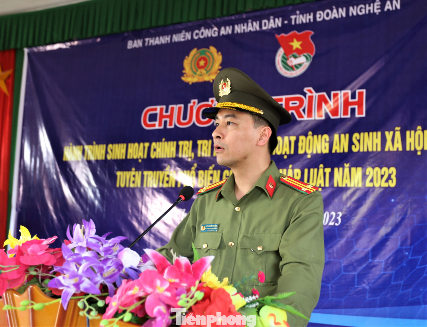 Trung tá Bạch Quốc Tuyên, Phó ban Thanh niên CAND đánh giá cao sự cố gắng, nỗ lực của cán bộ công an xã Ngọc Lâm cùng chính quyền địa phương trong công tác làm căn cước công dân, kích hoạt định danh điện tử và nhiệm vụ Nhà nước giao phó.