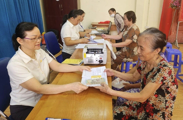 Chi trả lương hưu cho người dân