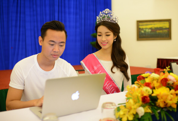 Hoa hậu Việt Nam cùng 2 Á hậu giao lưu trực tuyến với bạn đọc ảnh 57