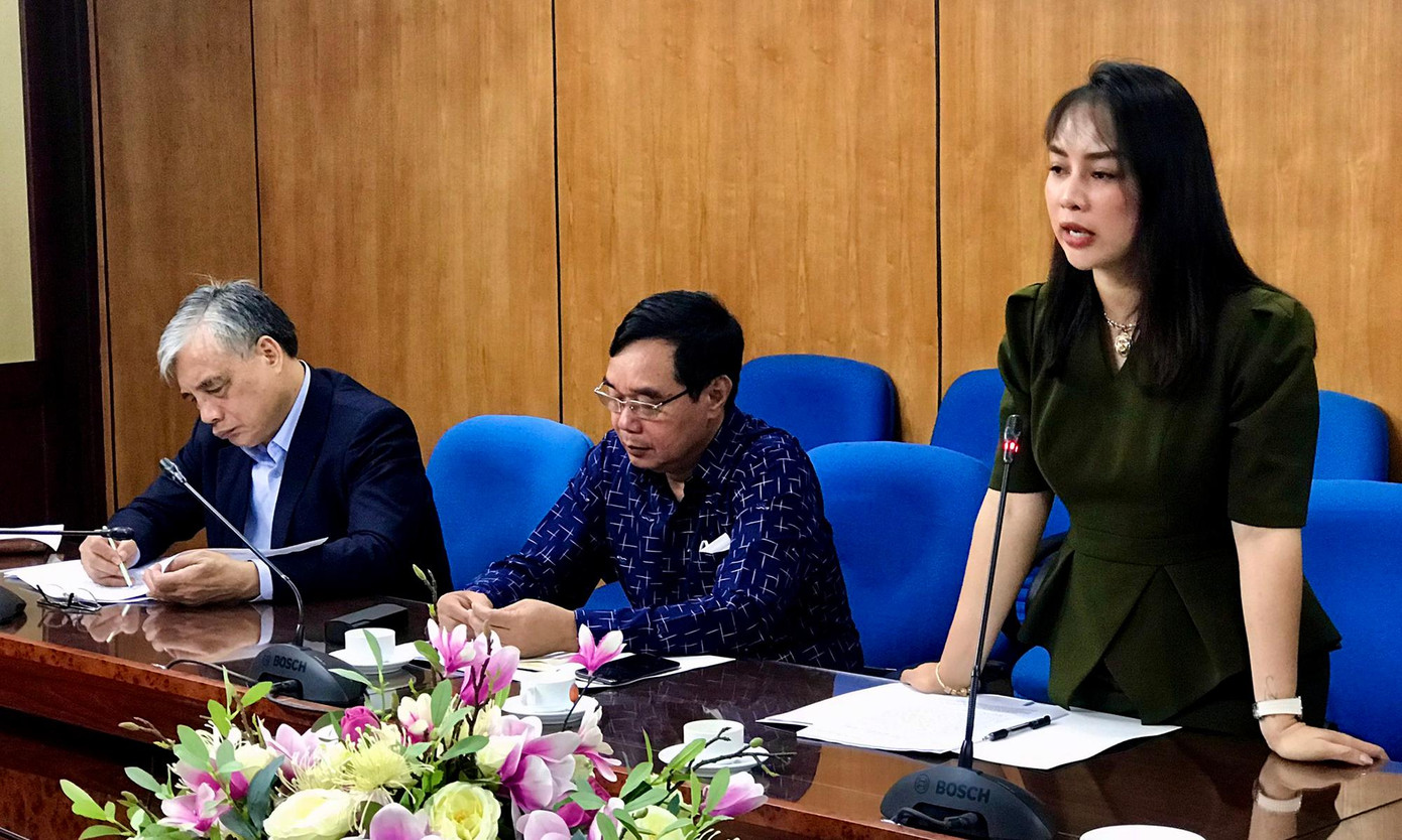 Bà Nguyễn Thị Diễm Hằng phát biểu ý kiến. Ảnh: Thanh Nga Bà Nguyễn Thị Diễm Hằng phát biểu ý kiến. Ảnh: Thanh Nga