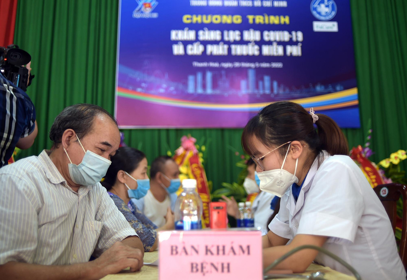 Các hoạt động khám bệnh, tư vấn sức khỏe và phát thuốc miễn phí tại huyện Bá Thước, Thanh Hóa.