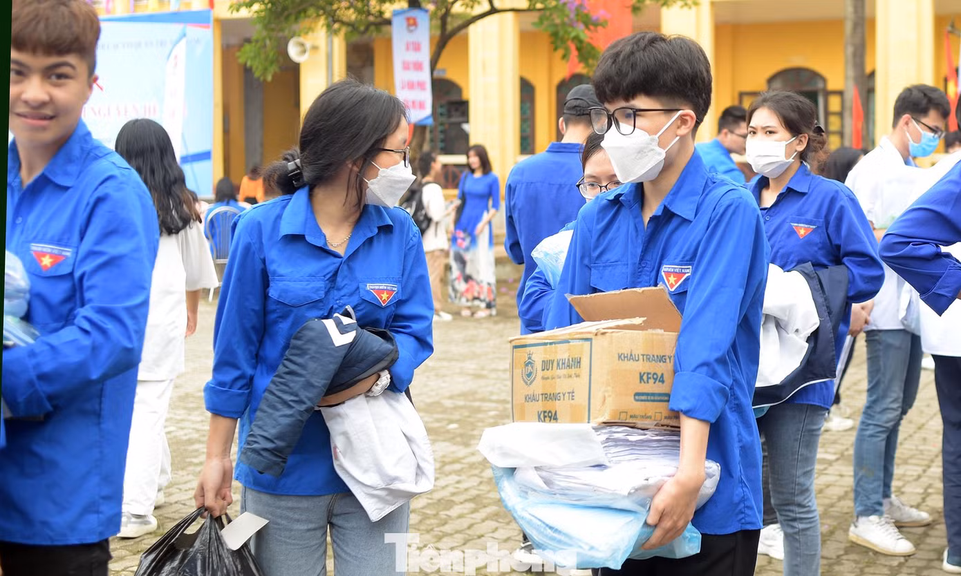 Đoàn viên thanh niên Hà Nam hưởng ứng hoạt động đổi giấy lấy cây