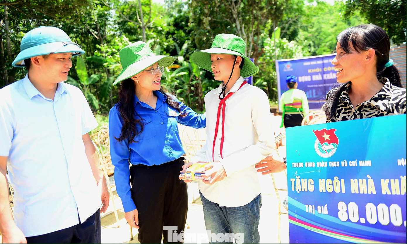 Ngôi nhà khăn quàng đỏ cũng được tặng em Hà Duy Vũ. Ảnh: Dương Triều Ngôi nhà khăn quàng đỏ cũng được tặng em Hà Duy Vũ. Ảnh: Dương Triều