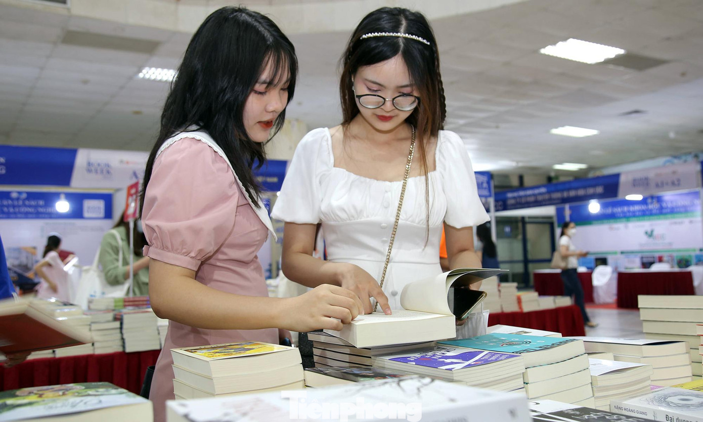 Thứ trưởng Bộ KH&CN: Cần đọc sách nhiều hơn để giúp cuộc sống của mình tốt hơn ảnh 7 Thứ trưởng Bộ KH&CN: Cần đọc sách nhiều hơn để giúp cuộc sống của mình tốt hơn ảnh 7