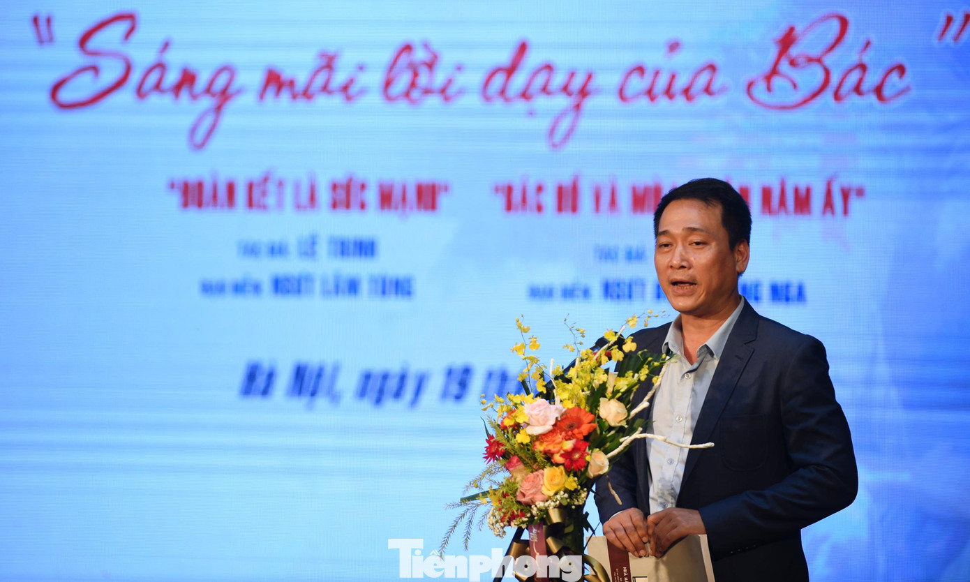 NSƯT Kiều Minh Hiếu - Phó Giám đốc Nhà hát kịch Việt Nam phát biểu tại chương trình. Ảnh: Xuân Tùng