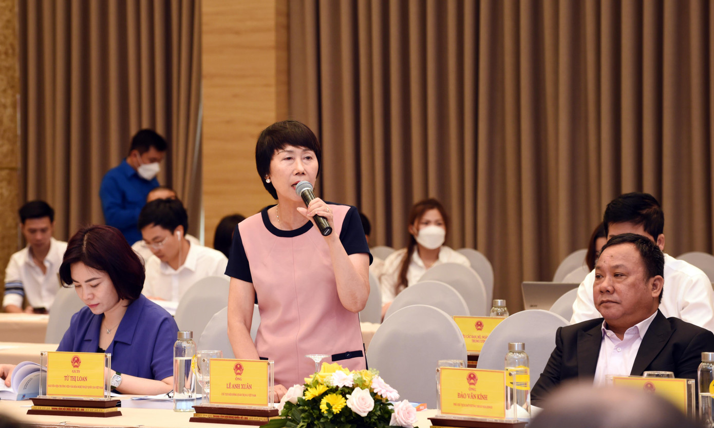 Bà Từ Thị Loan phát biểu ý kiến tại hội thảo. Ảnh: Xuân Tùng Bà Từ Thị Loan phát biểu ý kiến tại hội thảo. Ảnh: Xuân Tùng