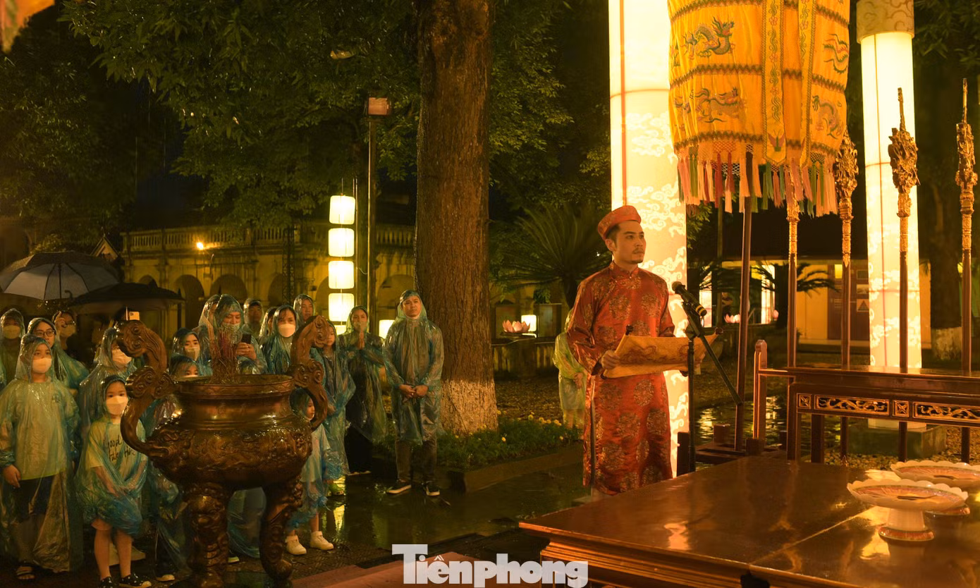 Hoạt động dâng văn, dâng hương tại Điện Kính Thiên