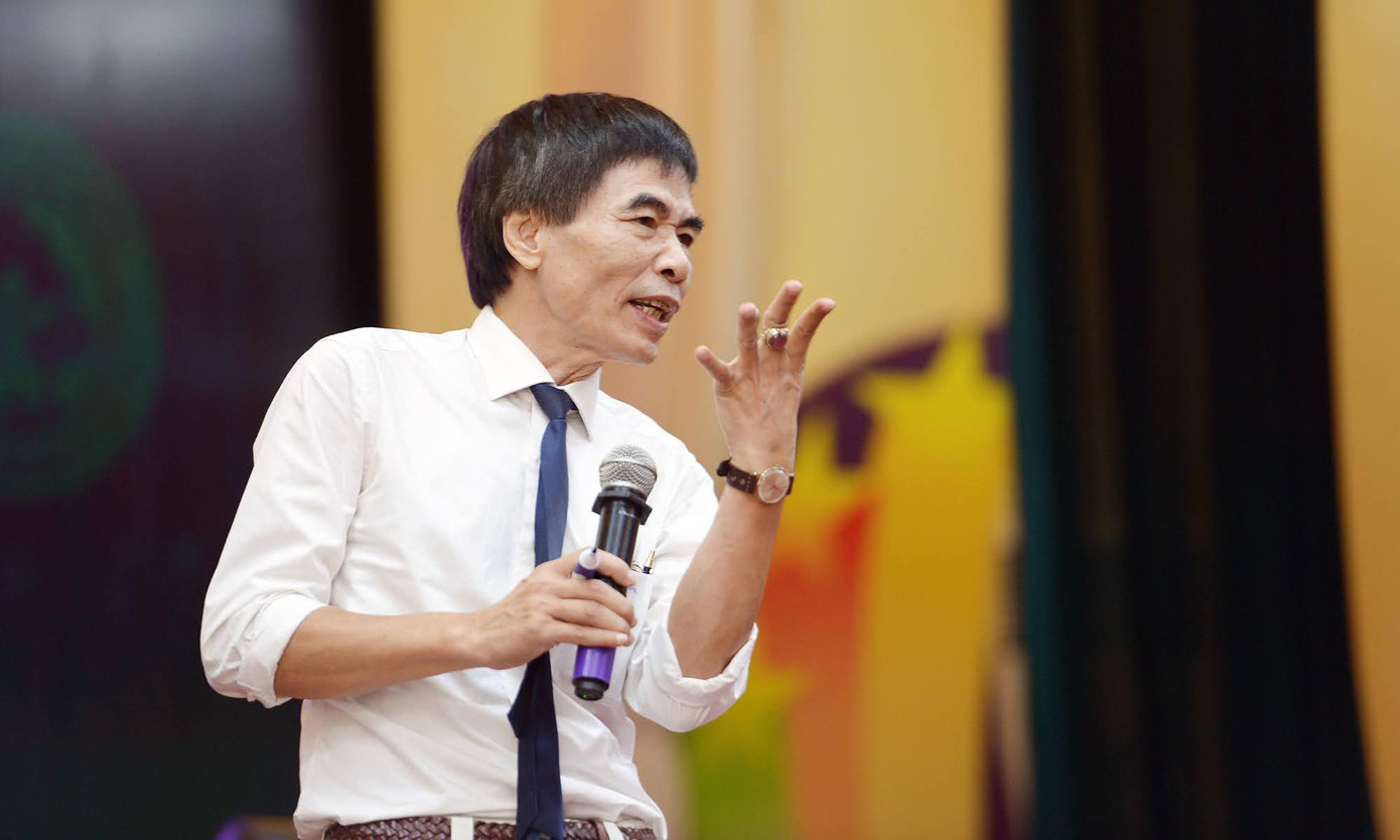 TS. Lê Thẩm Dương chia sẻ tại chương trình. Ảnh: Dương Triều TS. Lê Thẩm Dương chia sẻ tại chương trình. Ảnh: Dương Triều