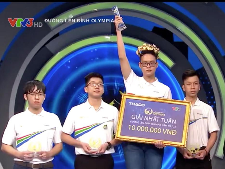 Quốc Bảo giành vòng nguyệt quế trận thi tuần