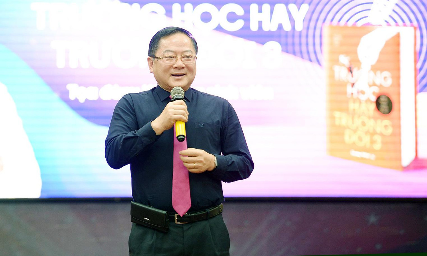 Nhà báo Lê Xuân Sơn phát biểu khai mạc chương trình. Ảnh: Dương Triều Nhà báo Lê Xuân Sơn phát biểu khai mạc chương trình. Ảnh: Dương Triều