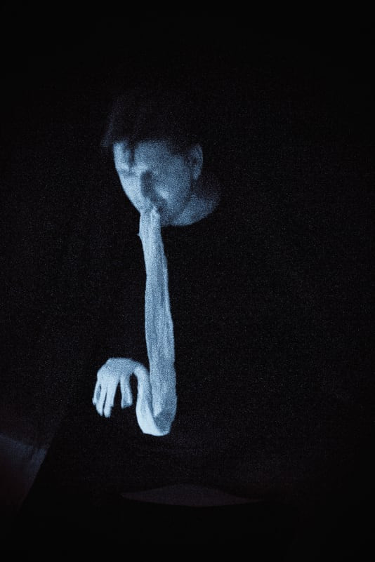 Taggart đã tới Đức để gặp Kai Muegge, người vẫn tiến hành các cuộc gọi hồn ngoại chất. Ảnh: Shannon Taggart.