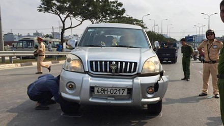 BẢN TIN ATGT: Cháu bị xe tải cán tử vong, bà nguy kịch ảnh 3