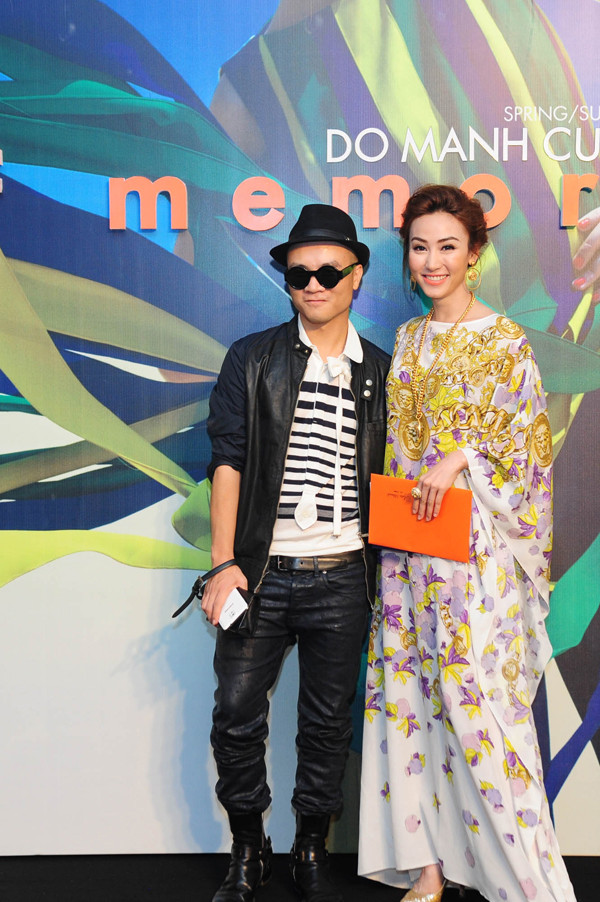 Ngân Khánh diện cây đồ hiệu trăm triệu đi xem thời trang ảnh 2