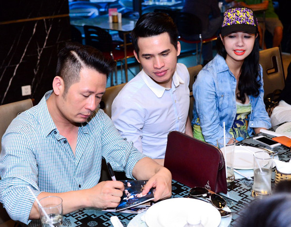 Fans 'ngây ngất' vì được Bằng Kiều mời ăn tối ảnh 7