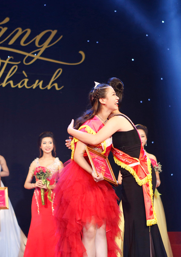 Nữ sinh Việt Đức đoạt Hoa khôi Duyên dáng Hà thành ảnh 1