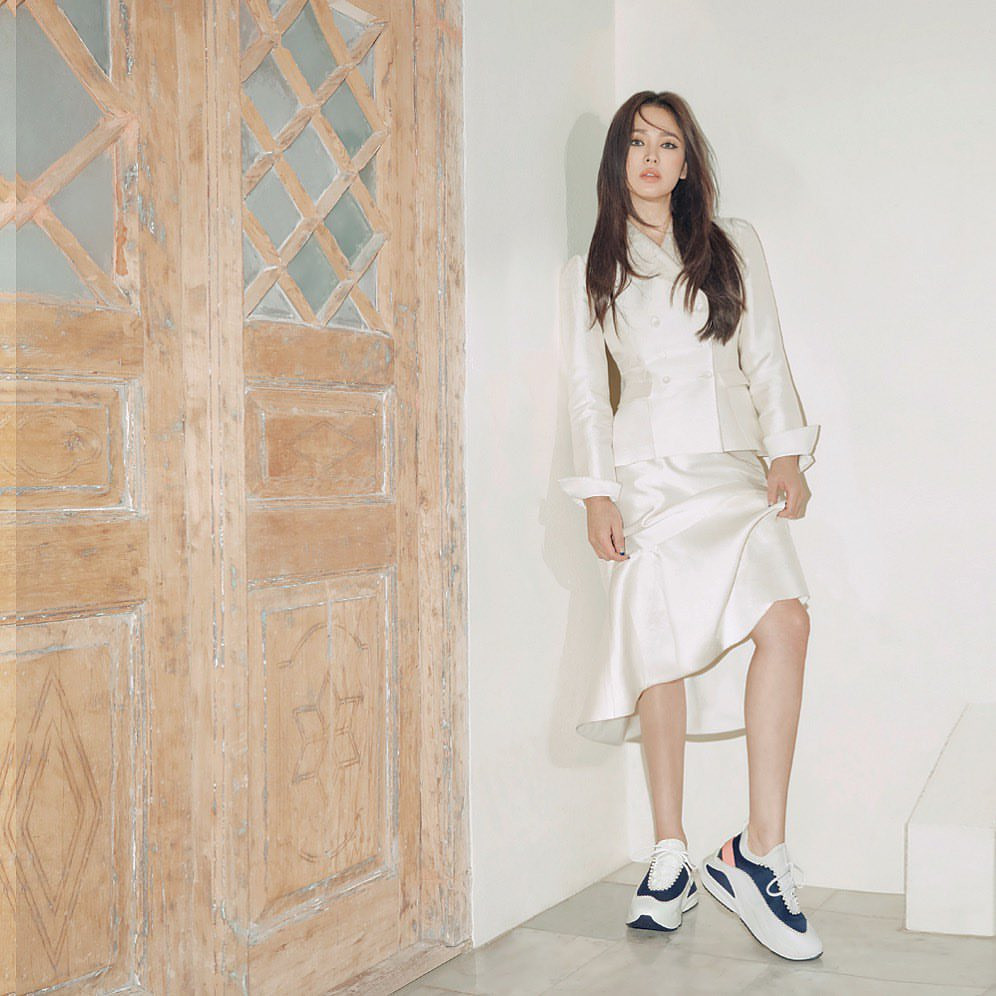 Song Hye Kyo lạnh lùng bí ẩn vẫn đẹp 'không góc chết' ảnh 5