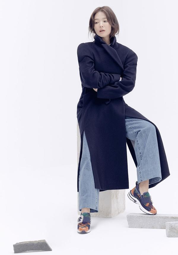 Song Hye Kyo lạnh lùng bí ẩn vẫn đẹp 'không góc chết' ảnh 4