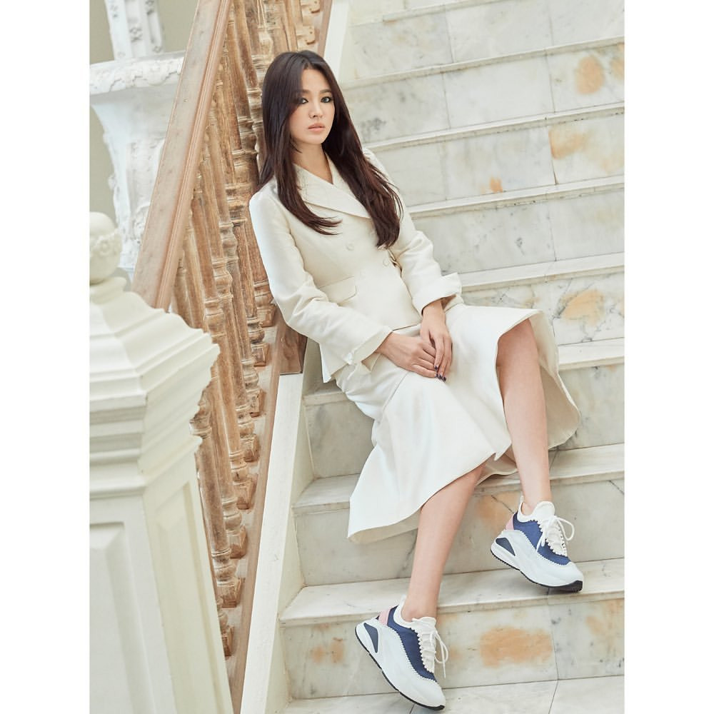 Song Hye Kyo lạnh lùng bí ẩn vẫn đẹp 'không góc chết' ảnh 7