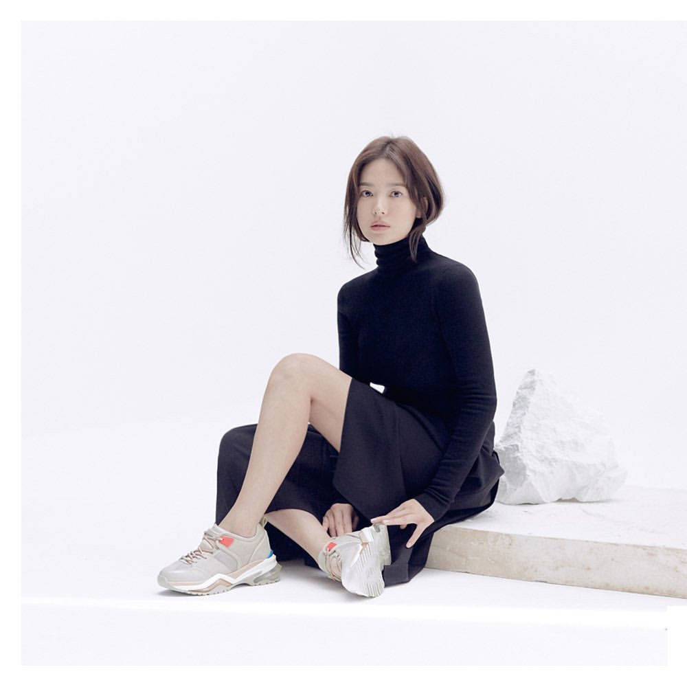 Song Hye Kyo lạnh lùng bí ẩn vẫn đẹp 'không góc chết' ảnh 1