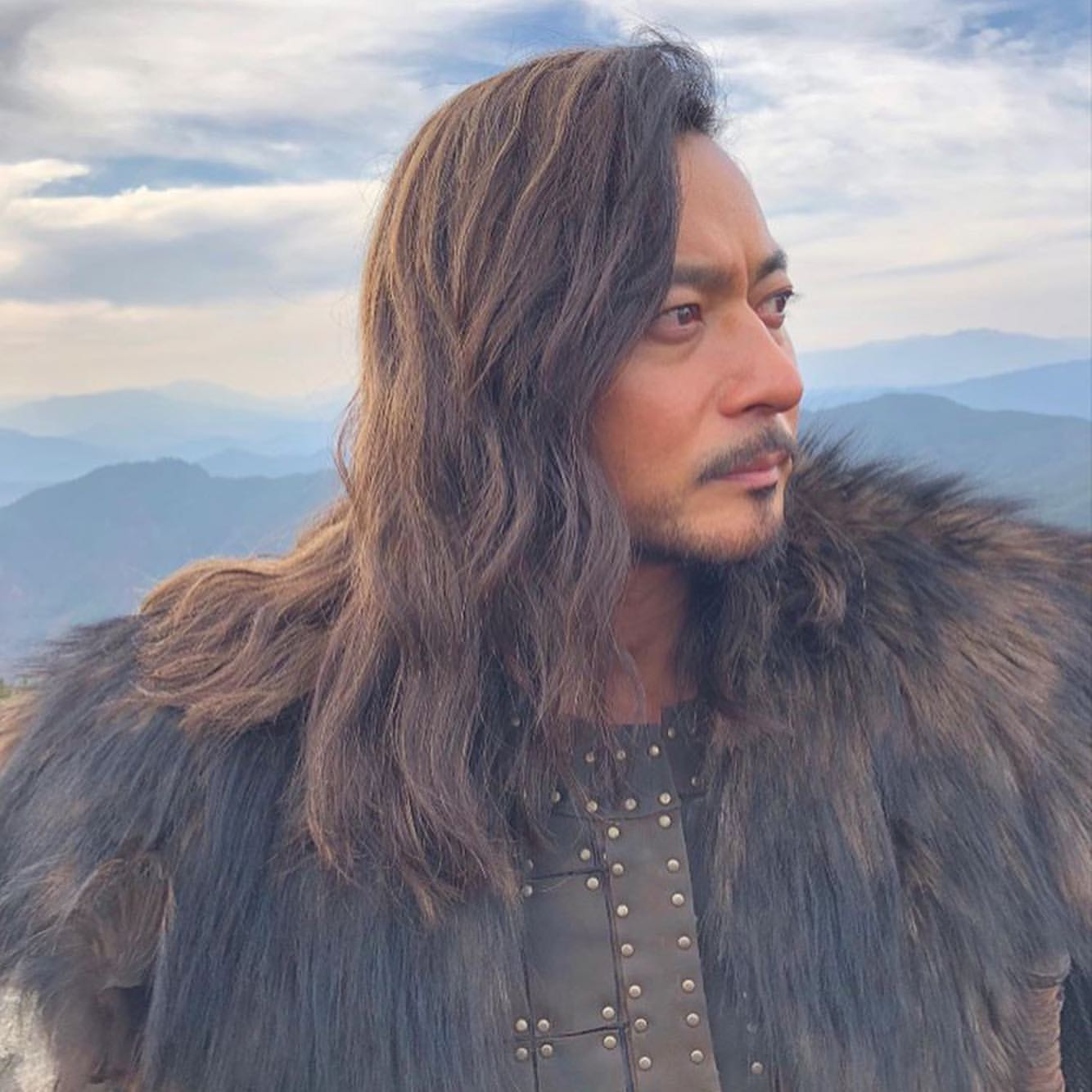 Song Hye Kyo lạnh lùng bí ẩn vẫn đẹp 'không góc chết' ảnh 15