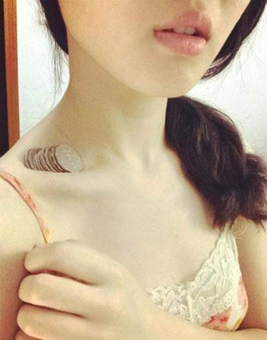 Khoe dáng đẹp, giới trẻ rộ phiên bản nâng cấp của trào lưu xương quai xanh ảnh 1