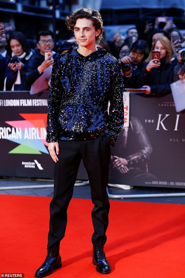 Mặc táo bạo, con gái Johnny Depp ngượng ngùng bối rối che ngực ảnh 9