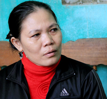 Mỗi lần nhắc đến chuỗi ngày con gái Ngọc Anh bị giam cầm, đánh đập nơi xứ người, bà Tiếp lại rơi nước mắ