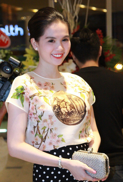 Ngọc Trinh thú nhận 'trên mặc đồ hiệu, dưới diện váy nhái' ảnh 2