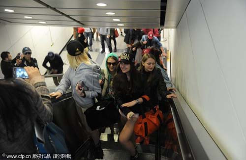 Giới trẻ “không mặc quần” hướng ứng “Ngày Trái đất” ảnh 7