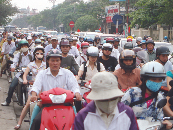 90% người dân Hà Nội đang sử dụng phương tiện cá nhân hàng ngày. Ảnh: Trọng Đảng