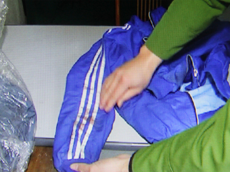 Chiếc áo mà đối tượng mặc khi gây án