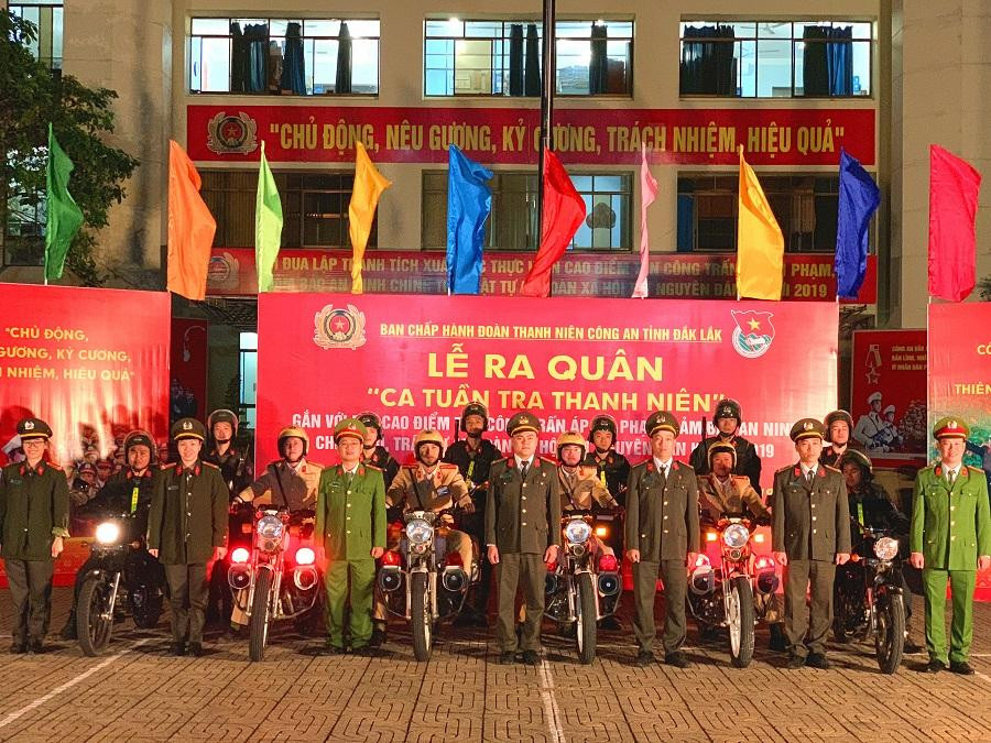 Mô hình "Ca tuần tra thanh niên" của tuổi trẻ Công an tỉnh Đắk Lắk. Mô hình "Ca tuần tra thanh niên" của tuổi trẻ Công an tỉnh Đắk Lắk.