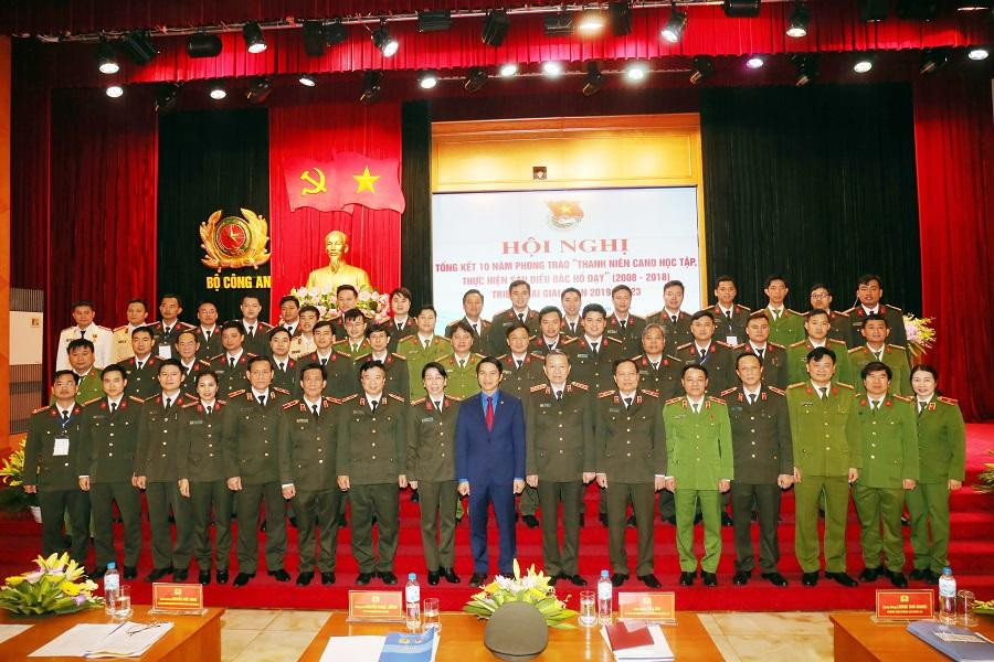 Đại tướng Tô Lâm, Ủy viên Bộ Chính trị, Bộ trưởng Bộ Công an và anh Nguyễn Ngọc Lương, Bí thư Trung ương Đoàn cùng đại biểu dự Hội nghị tổng kết phong trào "Thanh niên CAND học tập, thực hiện sáu điều Bác Hồ dạy", giai đoạn 2008 - 2018 (tháng 3/2019). Đại tướng Tô Lâm, Ủy viên Bộ Chính trị, Bộ trưởng Bộ Công an và anh Nguyễn Ngọc Lương, Bí thư Trung ương Đoàn cùng đại biểu dự Hội nghị tổng kết phong trào "Thanh niên CAND học tập, thực hiện sáu điều Bác Hồ dạy", giai đoạn 2008 - 2018 (tháng 3/2019).