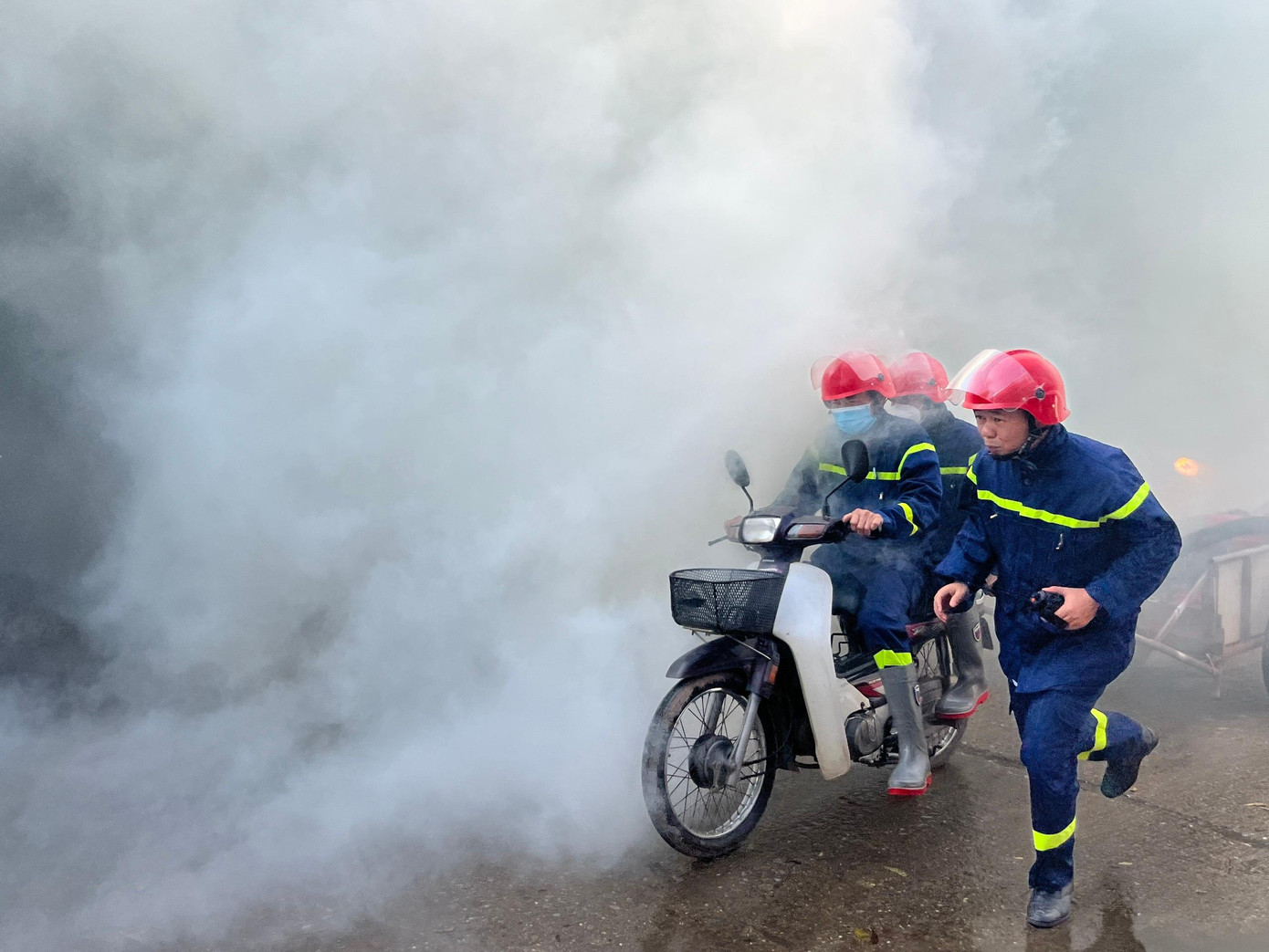 Sáng 8/10, Công an huyện Hoài Đức tổ chức phương án diễn tập phòng cháy chữa cháy và cứu nạn cứu hộ năm 2022, tại làng nghề truyền thống Dương Liễu, xã Dương Liễu.