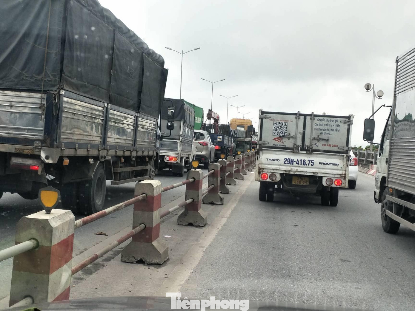 Giao thông ùn dài vào trung tâm thành phố.