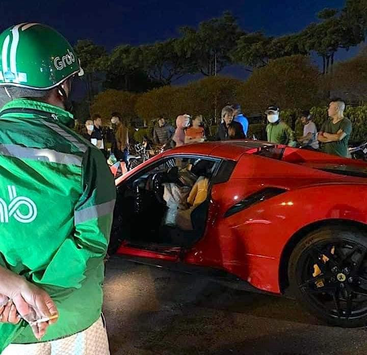 Hình ảnh cô gái ngồi trên ghế lái được lan truyền trên mạng xã hội.